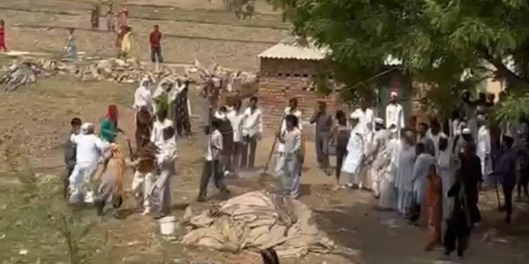नूंह: ईद की नमाज के बाद दो गुटों में हिंसक झड़प, गर्भवती महिला समेत 12 लोग घायल