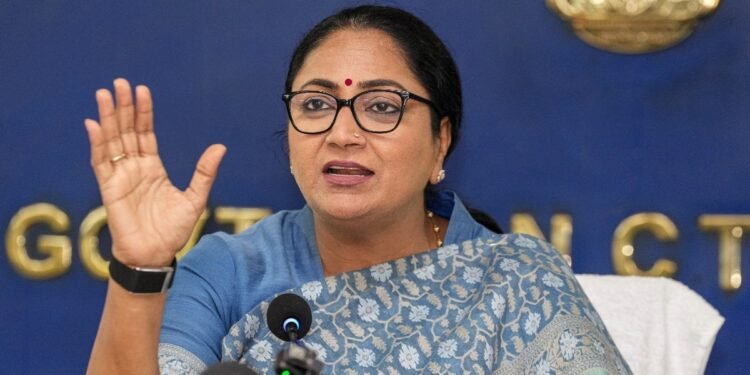 24-26 डिग्री पर रखें AC, दिन में लाइट रहें बंद… दिल्ली सरकार का ‘बिजली बचाओ’ आदेश