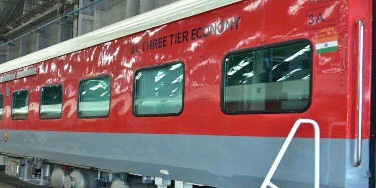 चूहों का आतंक रेलवे को पड़ा भारी… ट्रेन के थर्ड AC में यात्री का बैग और कपड़े कुतरे, देना पड़ेगा 15 हजार रुपये का हर्जाना