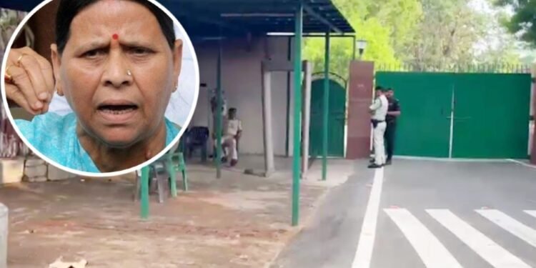 पटना के ’10 सर्कुलर’ बंगले में घुसी पुलिस! भारी दलबल के साथ पहुंचे ADM और SDPO; राबड़ी बोलीं- सम्राट चौधरी जितनी फोर्स चाहें बुला लें