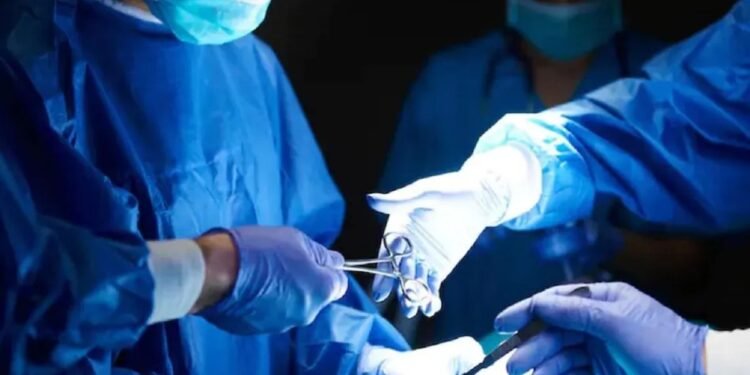 ‘यौन इच्छा खत्म करनी है…’ शख्स ने कुल्हाड़ी से काटा अपना प्राइवेट पार्ट, अस्पताल में चल रहा इलाज