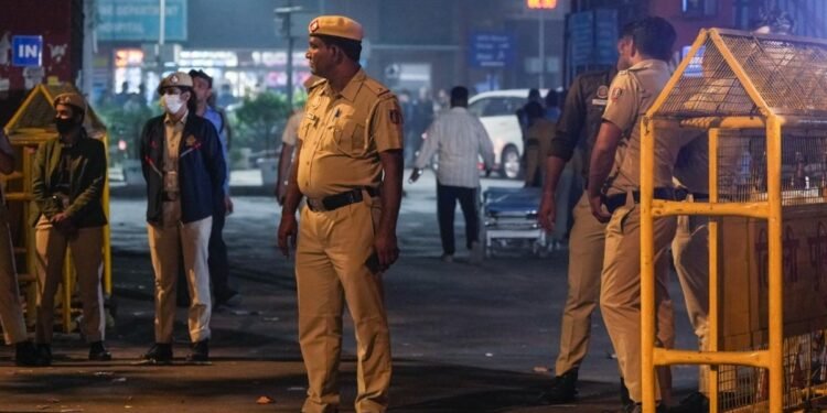 दिल्ली के बक्करवाला में पुलिस और बदमाश में मुठभेड़, हिमांशु भाऊ गैंग का कुख्यात अपराधी गिरफ्तार