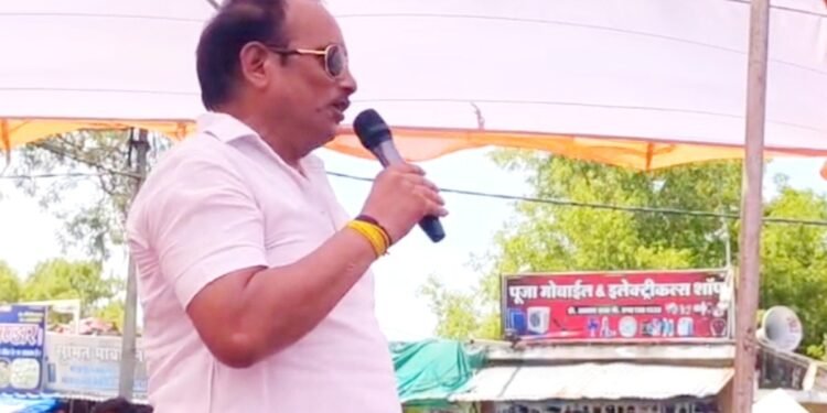 BJP विधायक प्रीतम लोधी ने 13 लोगों को एक साथ भूनने वाले डकैत को बताया भाई; तस्वीर पर माला चढ़ाकर बोले- मेरे सुख-दुख का साथी था