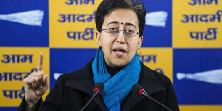 शिक्षा मंत्रालय की बिल्डिंग में आग लगने पर AAP और कांग्रेस ने उठाए सवाल