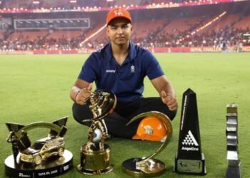 IPL 2026 Awards: सूर्यवंशी ने एक साथ जीते Orange Cap, MVP और Emerging Player