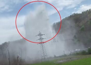 इंदौर: ब्लास्ट के बाद फूटी नर्मदा पाइपलाइन, 150 फीट ऊंचाई तक निकली पानी की धार- VIDEO