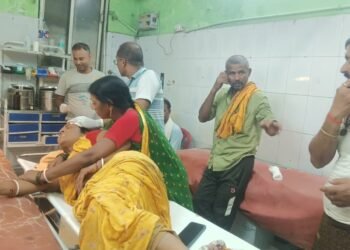जमीन विवाद में ताबड़तोड़ फायरिंग, 4 घायल, गोली की आवाज सुन बुजुर्ग की मौत