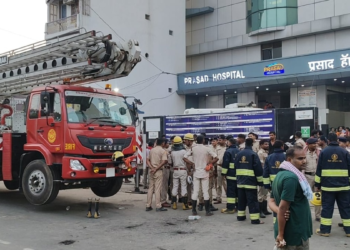 दिल्ली होटल के बाद अब बिहार के हॉस्पिटल में भीषण आग, ICU में भरा धुआं