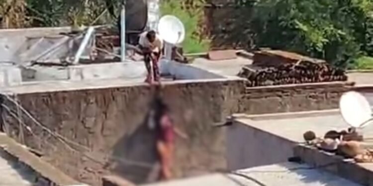 गले में फंदा डाला, छत से लटकाया, कुल्हाड़ी मारी… एकतरफा प्यार में नाबालिग लड़की से बर्बरता की कहानी