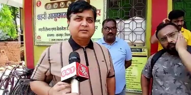 ‘हम सोचते थे 50 रन बनाएगा, वो शतक ठोक देता था’, पिता संजीव सूर्यवंशी ने बयां किया वैभव का संघर्ष