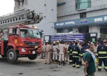 मुजफ्फरपुर अग्निकांड: ICU में 6 मौतों के बाद एक्शन, प्रसाद हॉस्पिटल का लाइसेंस रद्द