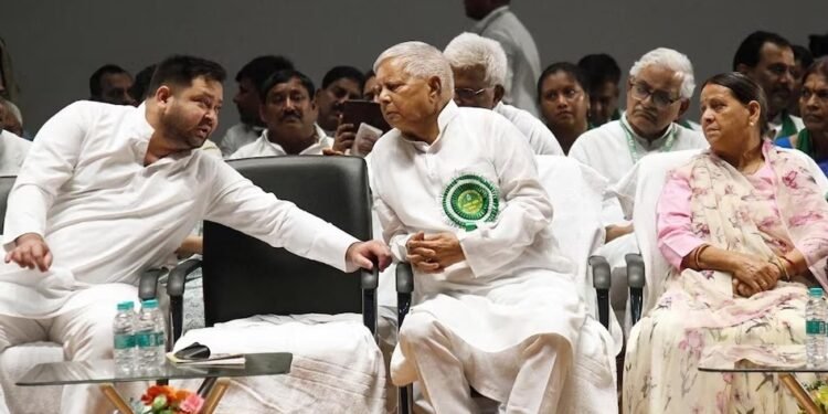 Z प्लस सिक्योरिटी हटाने से गुस्सा… लालू-राबड़ी के बाद अब तेजस्वी ने लौटाई सरकारी सुरक्षा
