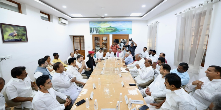 दिल्ली में जुटेंगे विपक्षी दलों के दिग्गज नेता… TMC-DMK की हार के बाद INDIA गठबंधन की इमरजेंसी बैठक, 23 दल एक छत के नीचे आएंगे