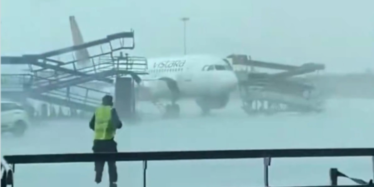 IGI एयरपोर्ट पर आंधी-तूफान के बीच एअर इंडिया के 3 विमानों को पहुंचा नुकसान, जांच में जुटा DGCA