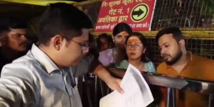 200 रुपये का टिकट 2500 में बेचा! महाकाल मंदिर में भस्म आरती के नाम पर अवैध वसूली, आधी रात को निकले प्रशासक