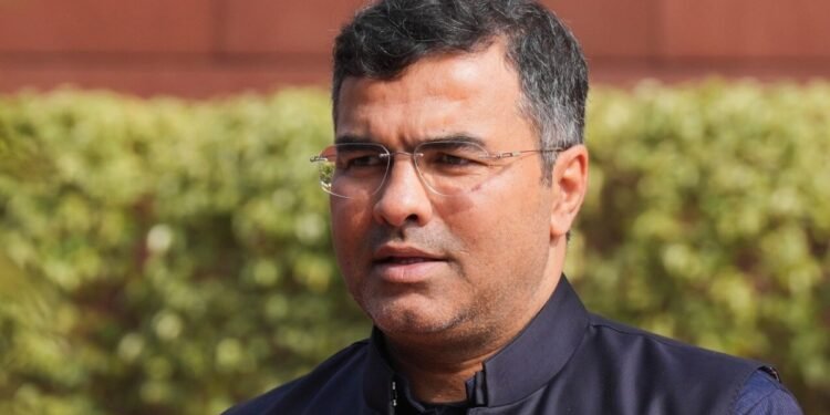 अब 4 जुलाई को बयान रिकॉर्ड कराएंगे दिल्ली के मंत्री प्रवेश वर्मा, AAP नेता के खिलाफ किया है मानहानि का केस
