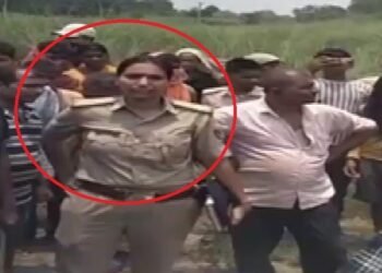 जमीन में पड़ी थी अधजली डेडबॉडी, थानाध्यक्ष बोलीं- ‘मुझे तेज धूप लग रही, जल्द करो’