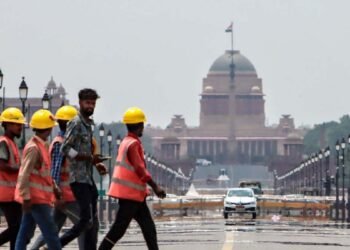 Delhi Weather: दिल्ली-NCR से मॉनसून अभी दूर, गर्मी के बीच मौसम विभाग ने जारी किया बारिश का अलर्ट