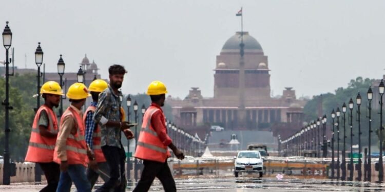 Delhi Weather: दिल्ली-NCR से मॉनसून अभी दूर, गर्मी के बीच मौसम विभाग ने जारी किया बारिश का अलर्ट