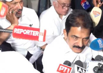 चुनाव आयोग के बाहर कांग्रेस का धरना, मीनाक्षी नटराजन की उम्मीदवारी रद्द होने का विरोध