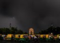 दिल्ली-NCR में मौसम का रौद्र रूप, 128 KM/घंटा की स्पीड वाली हवाओं ने उड़ाए होश