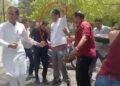 धरने में जा रहे कांग्रेस विधायक विपिन जैन का पलटा ऑटो, फट गया सिर- VIDEO