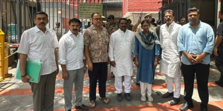मीनाक्षी नटराजन का नामांकन रद्द होने के विरोध में कांग्रेस का प्रोटेस्ट, EC पहुंची पार्टी, BJP का पलटवार