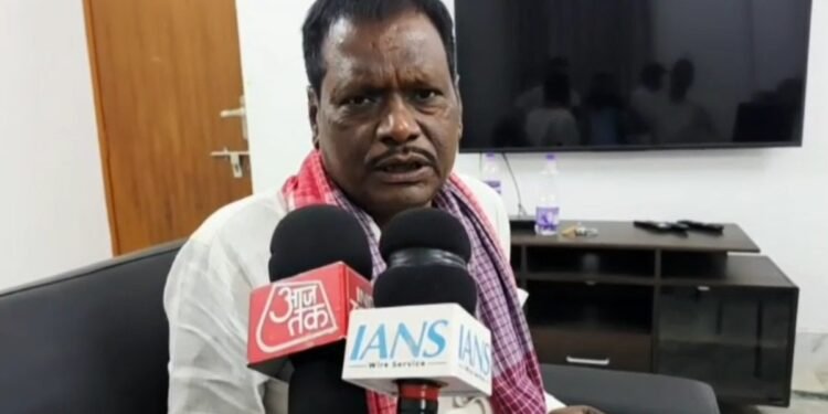बिहारः भागलपुर में JDU सांसद अजय मंडल के कार्यालय में चोरी, बॉडीगार्ड की पिस्टल चुरा ले गए चोर
