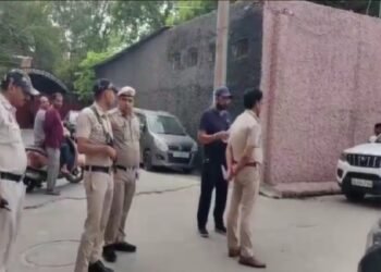 आधी रात हुआ विवाद, पत्नी को हथौड़ा से मारकर भाग गया पति, दोस्त को फोन कर बताई सारी बात