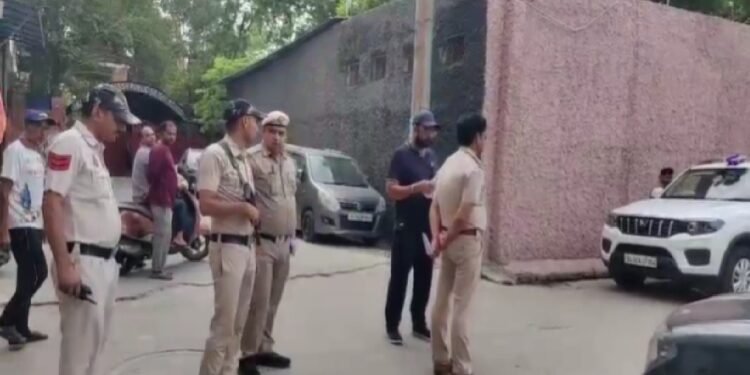 आधी रात हुआ विवाद, पत्नी को हथौड़ा से मारकर भाग गया पति, दोस्त को फोन कर बताई सारी बात