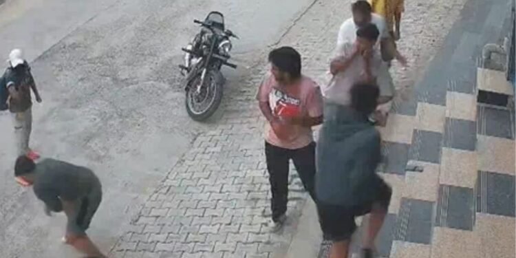 हरियाणा में सनसनीखेज कांड… जिम संचालक को गोलियों से भूना, 5 सेकेंड में 10 फायर कर भागे बदमाश, Video