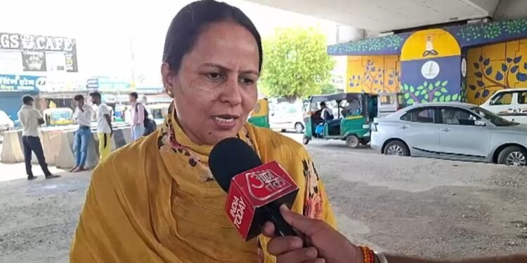 ‘मेरे बेटे का सवाल था…’, कॉकरोच जनता पार्टी के प्रोटेस्ट के बाद सस्पेंड हुई टीचर का छलका दर्द