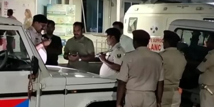 बिहार: चलती ट्रेन में बदमाशों का आतंक, सुपौल MVI के पति को सीने में मारी गोली, मच गई अफरा-तफरी