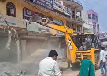 Bihar: मोतिहारी में सम्राट चौधरी का बुलडोजर एक्शन, जाम की समस्या पर वार