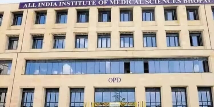 एम्स भोपाल: कैंसर पीड़ित 3 साल के बच्चे को दवा की जगह लगाया ‘फॉर्मेलिन’ केमिकल का इंजेक्शन; मासूम की तड़पकर मौत, दो नर्सों पर FIR