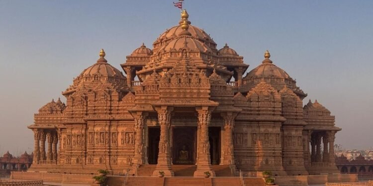दिल्ली में टेंपल टूरिज्म सर्किट की तैयारी, अक्षरधाम से योगमाया मंदिर तक चलेंगी स्पेशल बसें