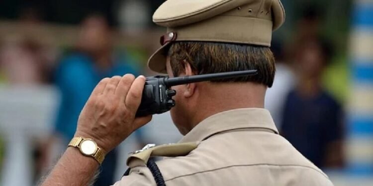 क्राइम ब्रांच को देखते ही ड्रग स्मगलर्स ने लगाई कुंडी, दरवाजा तोड़कर घुसे तो हो चुके थे ‘छूमंतर’