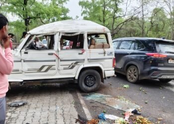 मध्यप्रदेश: नर्मदापुरम में पेड़ से टकराई बेकाबू बोलेरो, एक ही परिवार के तीन सदस्यों सहित 5 की मौत