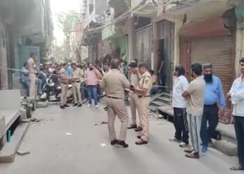 दिल्ली क्राइम: दिनदहाड़े गोलियों की बौछार, तीन हमलावरों ने राशिद नाम के युवक को उतारा मौत के घाट
