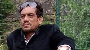 फ्री में शराब नहीं मिलने पर बीजेपी नेता के पति की दबंगई, सेल्समैन को गाड़ी से कुचलने की कोशिश, वीडियो वायरल