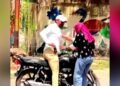 ग्वालियर में सड़क बनी अखाड़ा, युवती ने बाइक पर फेंके पत्थर और छीना मोबाइल, VIDEO वायरल