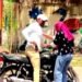 ग्वालियर में सड़क बनी अखाड़ा, युवती ने बाइक पर फेंके पत्थर और छीना मोबाइल, VIDEO वायरल