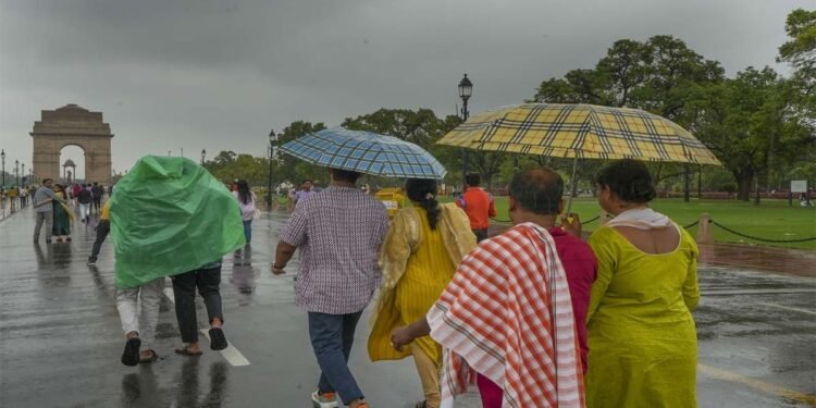 Delhi Weather: गर्मी से राहत, एयर क्वालिटी भी संतोषजनक,  दिल्ली में 20 जून तक बारिश की उम्मीद, जानें आज का मौसम