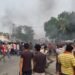 जमीन के पैसे लेकर लौट रहे व्यक्ति की हत्या, गुस्साए लोगों ने NH-28 पर लगाया जाम, सड़क पर जलाए टायर