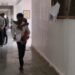 पत्नी को पीठ पर उठाकर कलेक्टर के दरबार पहुंचा पति, 10 साल का दर्द आंखों से छलका