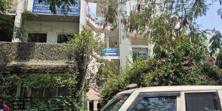 ‘पहले बल्ले से मारा फिर चाकू…’ छत पर मेड की लाश और पास में बैठा डॉक्टर, दिल्ली में सनसनीखेज वारदात
