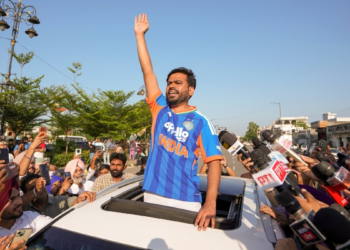 दिल्ली: फिर जंतर-मंतर आ रहे अभिजीत दिपके, 20 जून से अनिश्चितकालीन धरना करेगी कॉकरोच जनता पार्टी