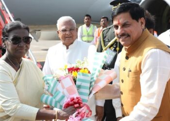 5 दिन के दौरे पर MP पहुंचीं राष्ट्रपति द्रौपदी मुर्मू… ओंकारेश्वर में करेंगी पूजा; कूनो में चीता प्रोजेक्ट का लेंगी जायजा
