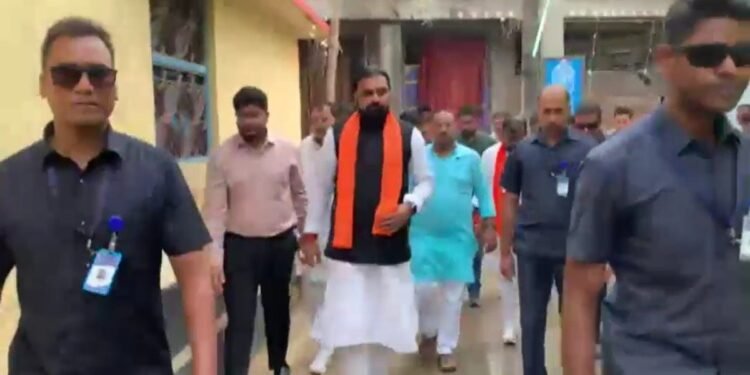 Bihar: एक घंटे का गांव दौरा, भतीजी की शादी में शामिल होकर लौटे मुख्यमंत्री सम्राट चौधरी