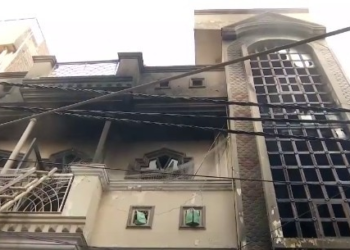 दिल्ली: शाहदरा के बिहारी कॉलोनी में लगी भीषण आग, रेस्क्यू ऑपरेशन जारी